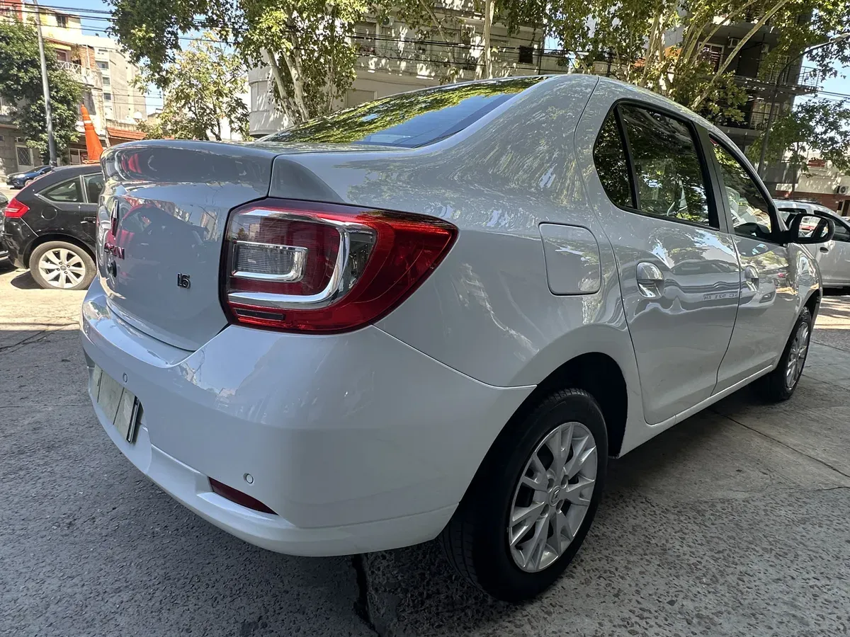 Mira esta publicación de Renault Logan 2022 en Motordil