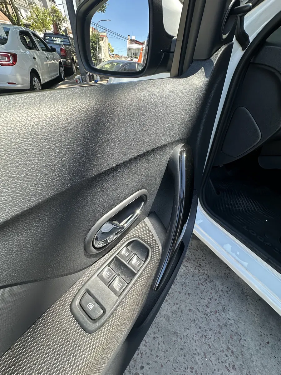 Mira esta publicación de Renault Logan 2022 en Motordil