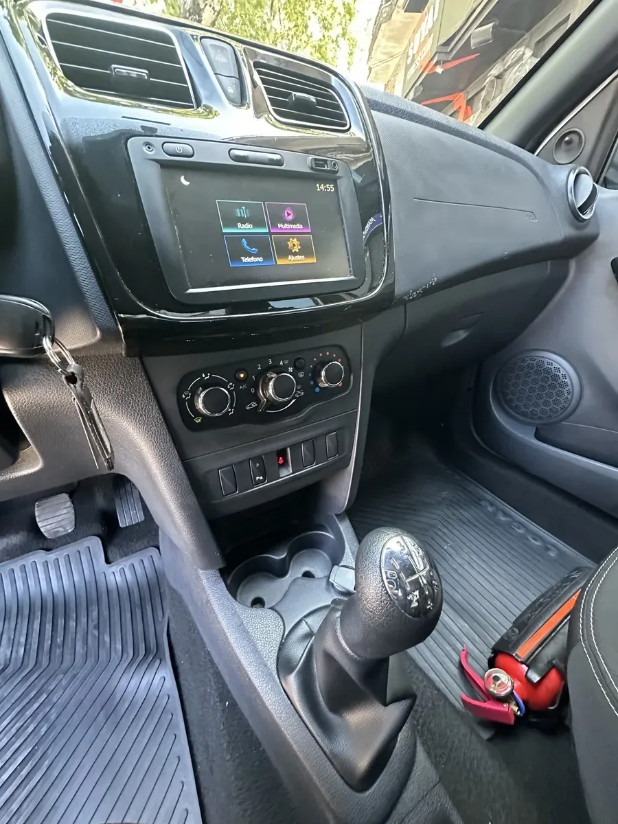 Mira esta publicación de Renault Logan 2022 en Motordil