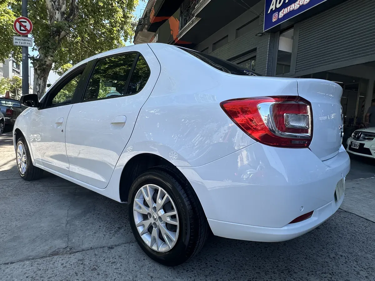 Mira esta publicación de Renault Logan 2022 en Motordil