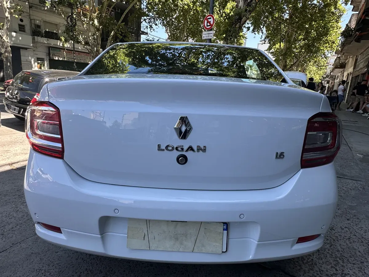 Mira esta publicación de Renault Logan 2022 en Motordil