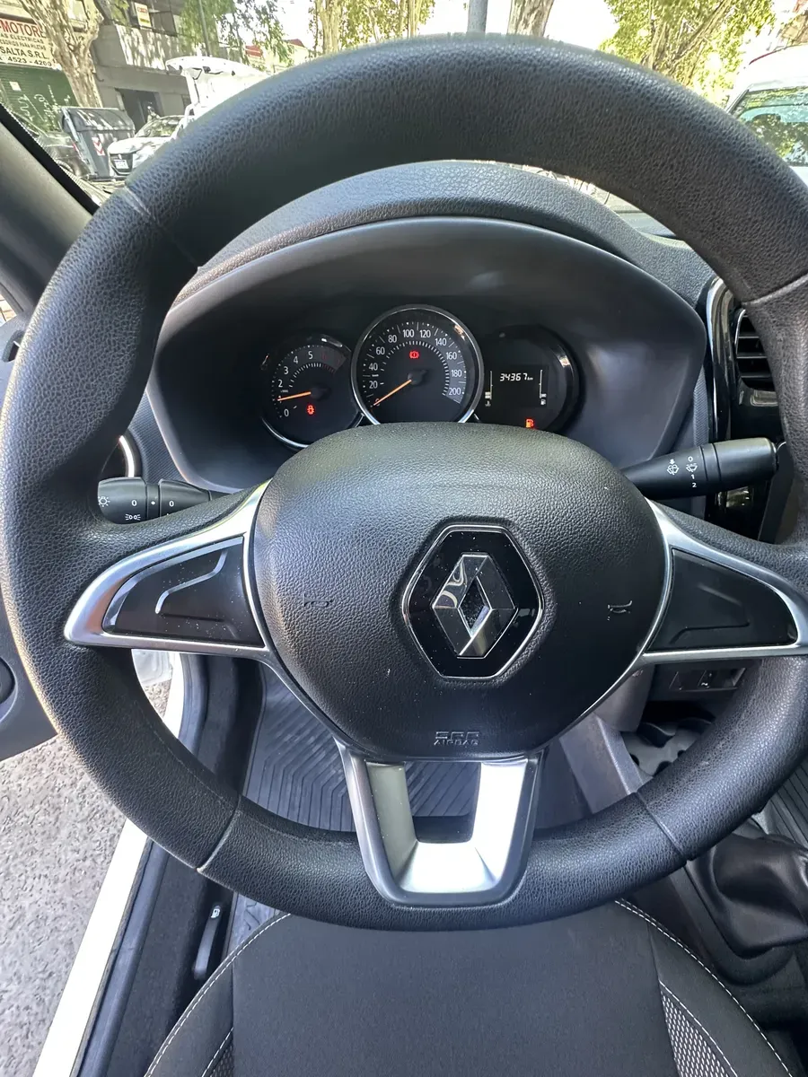 Mira esta publicación de Renault Logan 2022 en Motordil