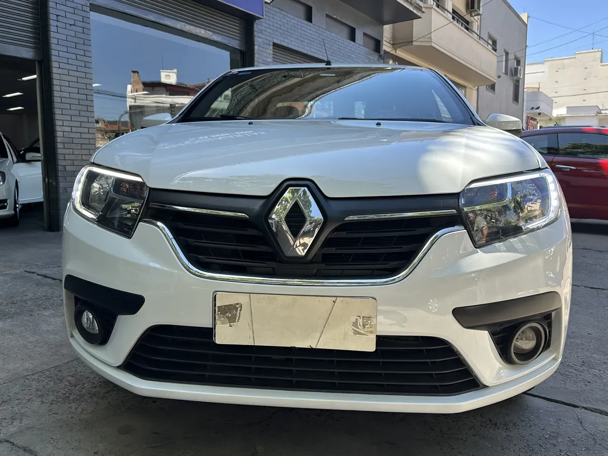 Mira esta publicación de Renault Logan 2022 en Motordil