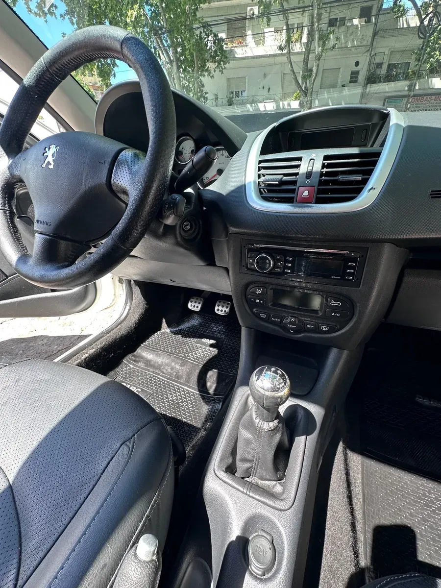 Mira esta publicación de Peugeot 207 Compact 2013 en Motordil