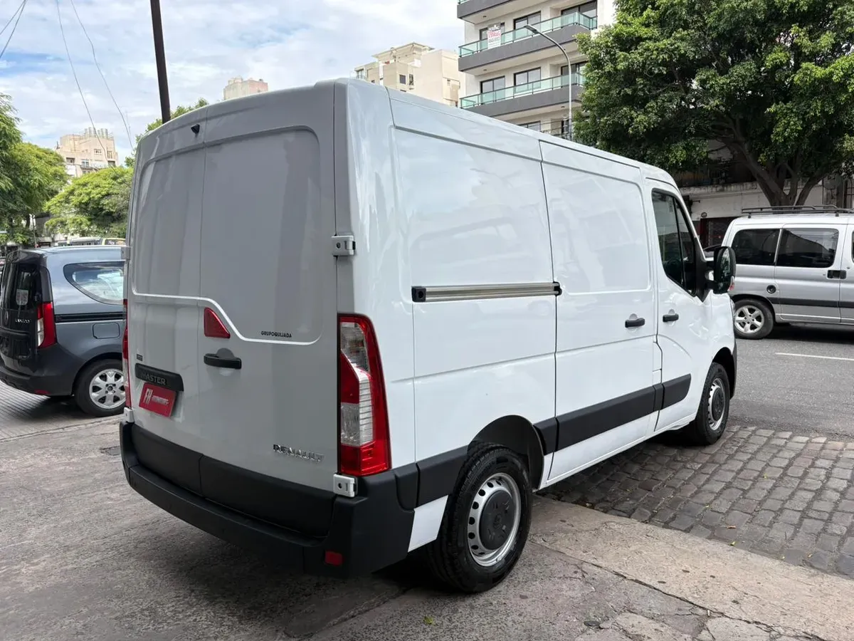 Mira esta publicación de Renault Master 2025 en Motordil