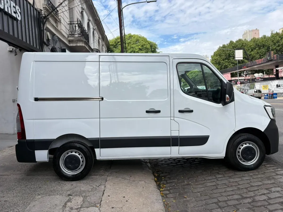 Mira esta publicación de Renault Master 2025 en Motordil