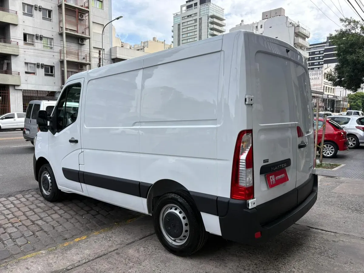 Mira esta publicación de Renault Master 2025 en Motordil
