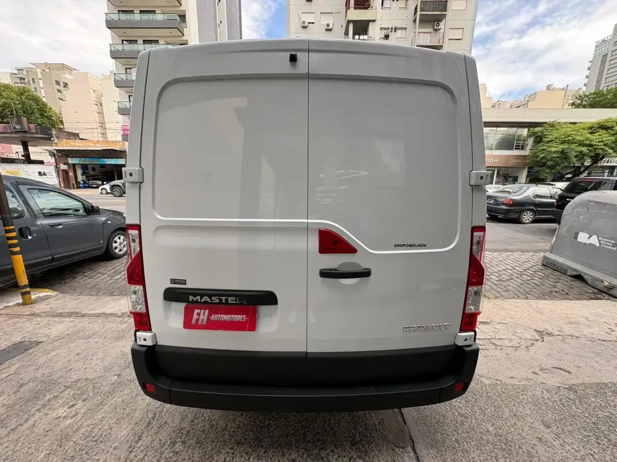 Mira esta publicación de Renault Master 2025 en Motordil
