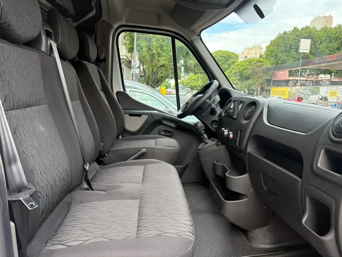 Mira esta publicación de Renault Master 2025 en Motordil