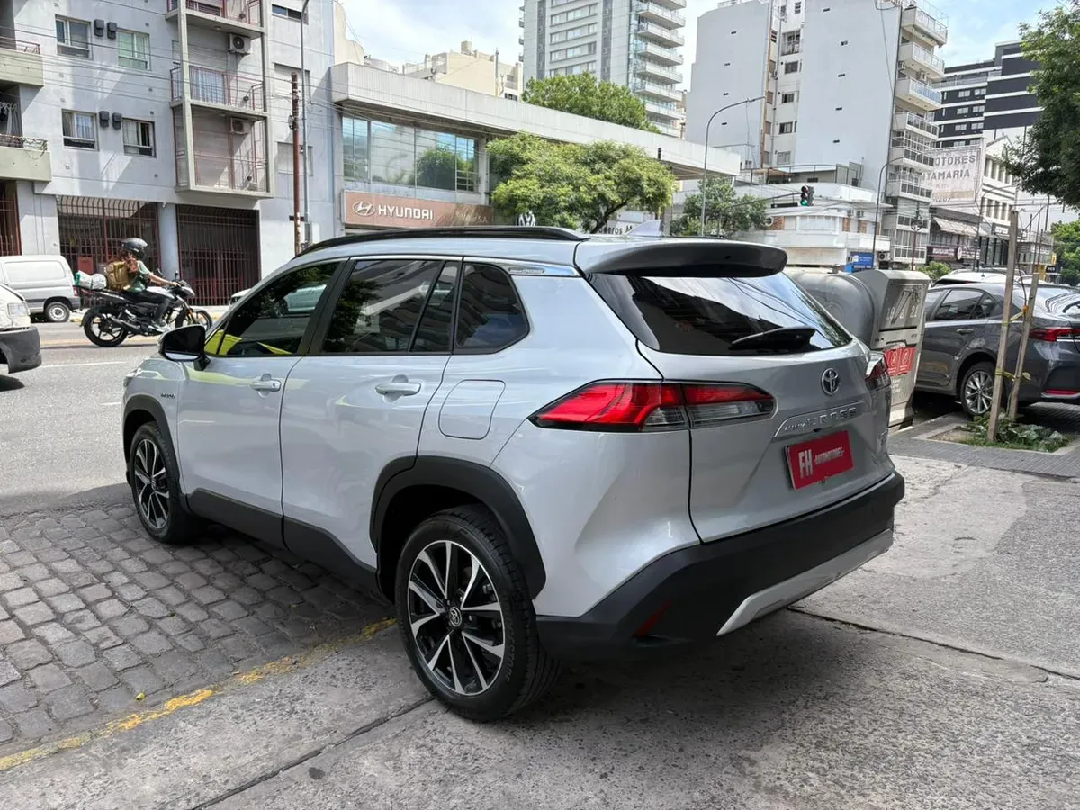 Mira esta publicación de Toyota Corolla Cross 2023 en Motordil