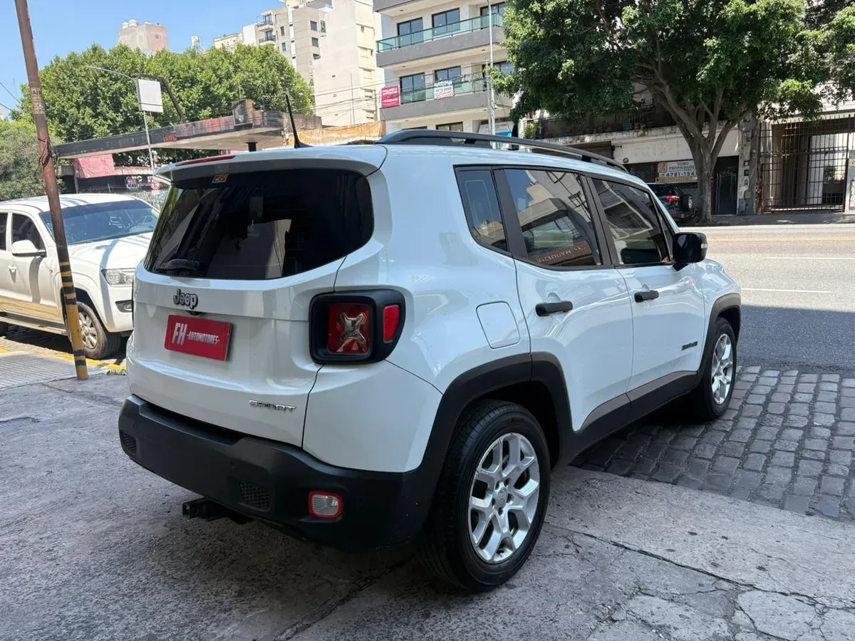 Mira esta publicación de Jeep Renegade 2018 en Motordil
