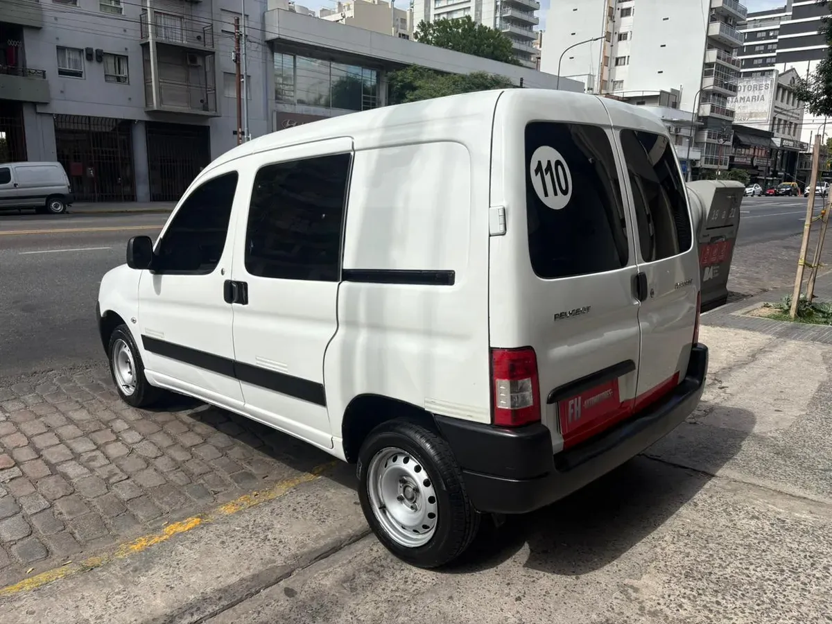 Mira esta publicación de Peugeot Partner 2019 en Motordil