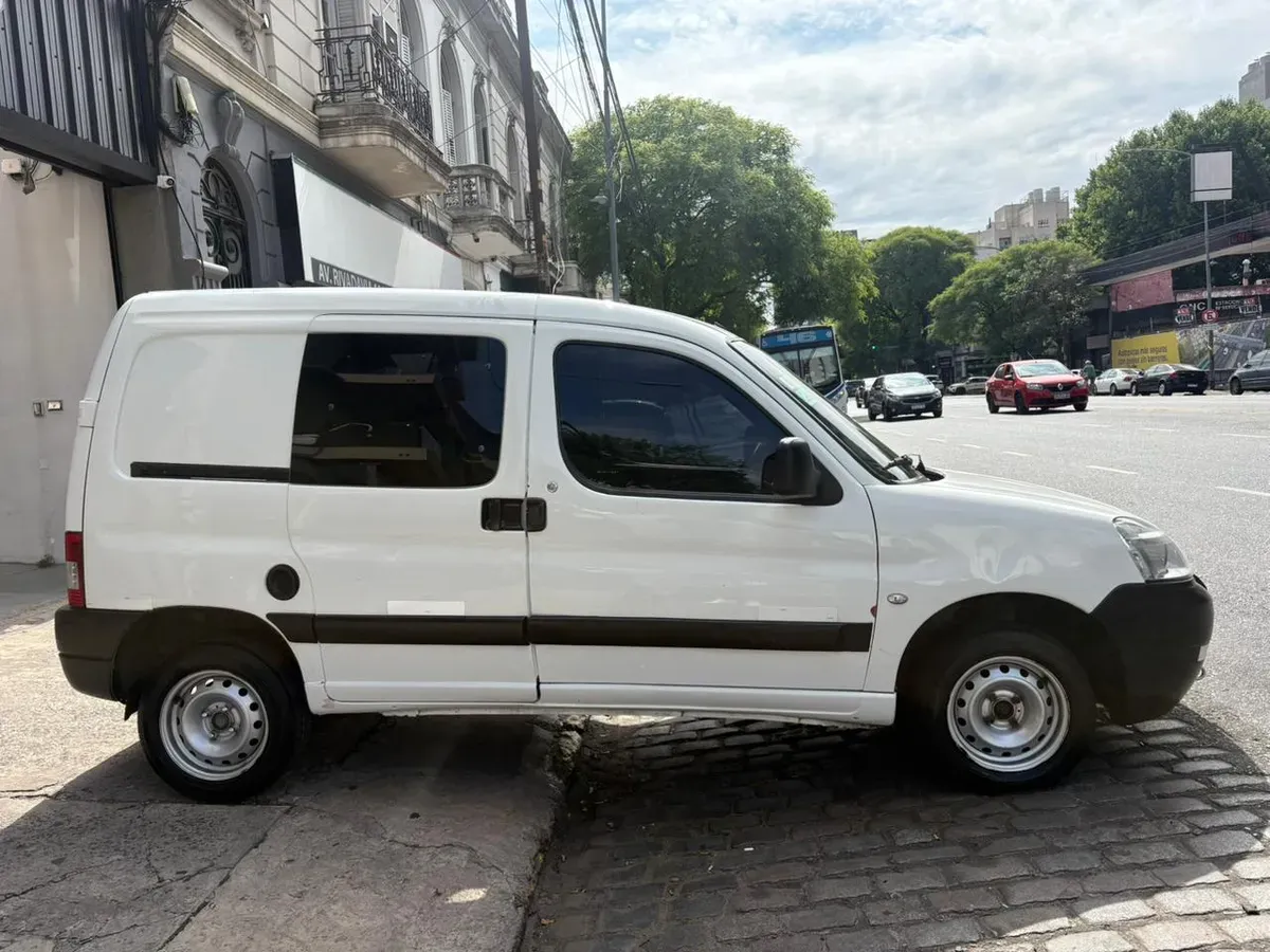 Mira esta publicación de Peugeot Partner 2019 en Motordil