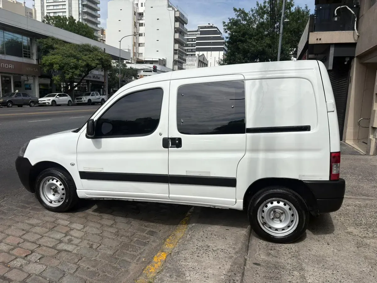 Mira esta publicación de Peugeot Partner 2019 en Motordil