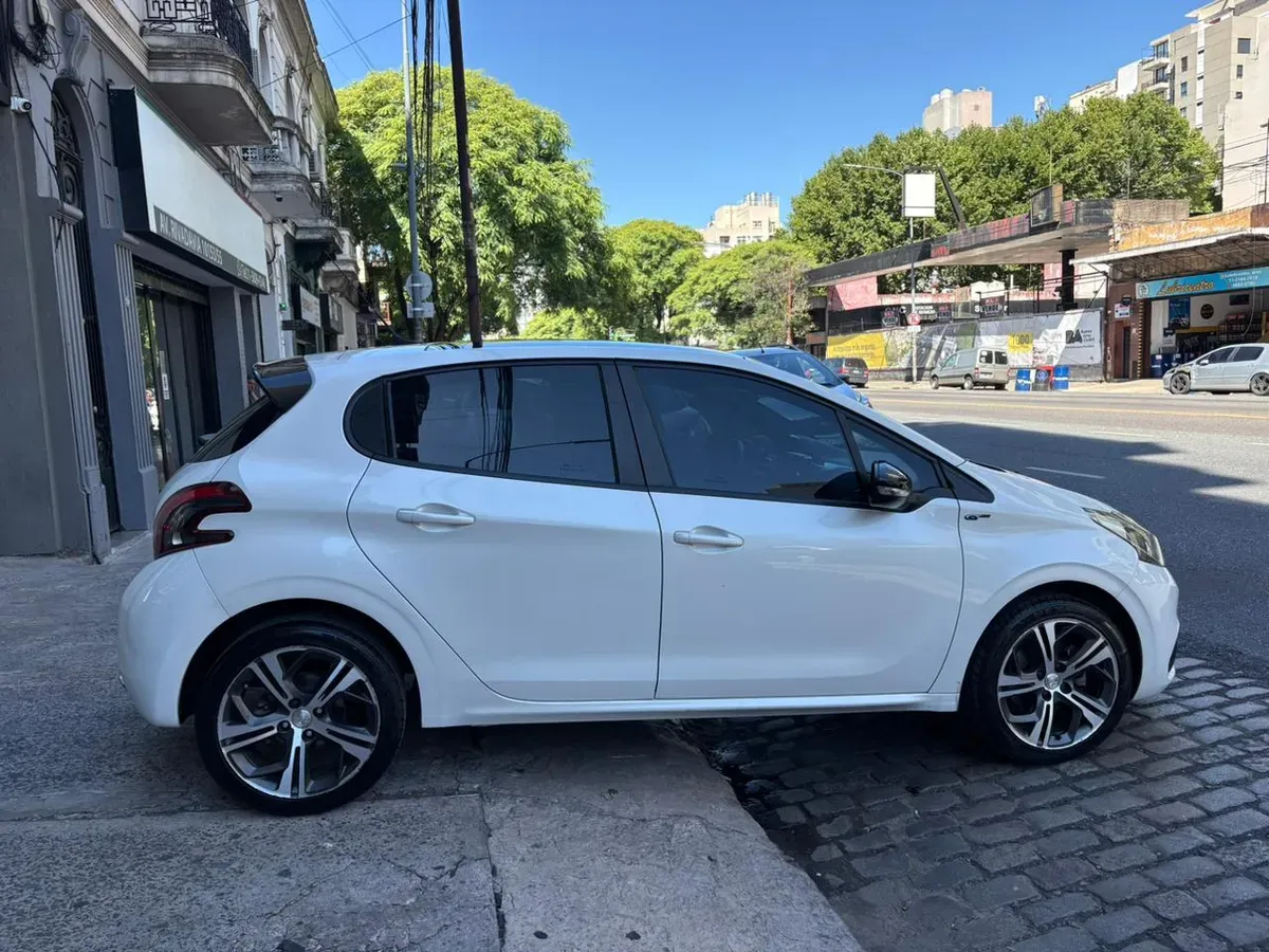 Mira esta publicación de Peugeot 208 2017 en Motordil
