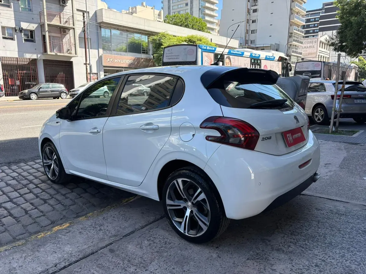 Mira esta publicación de Peugeot 208 2017 en Motordil