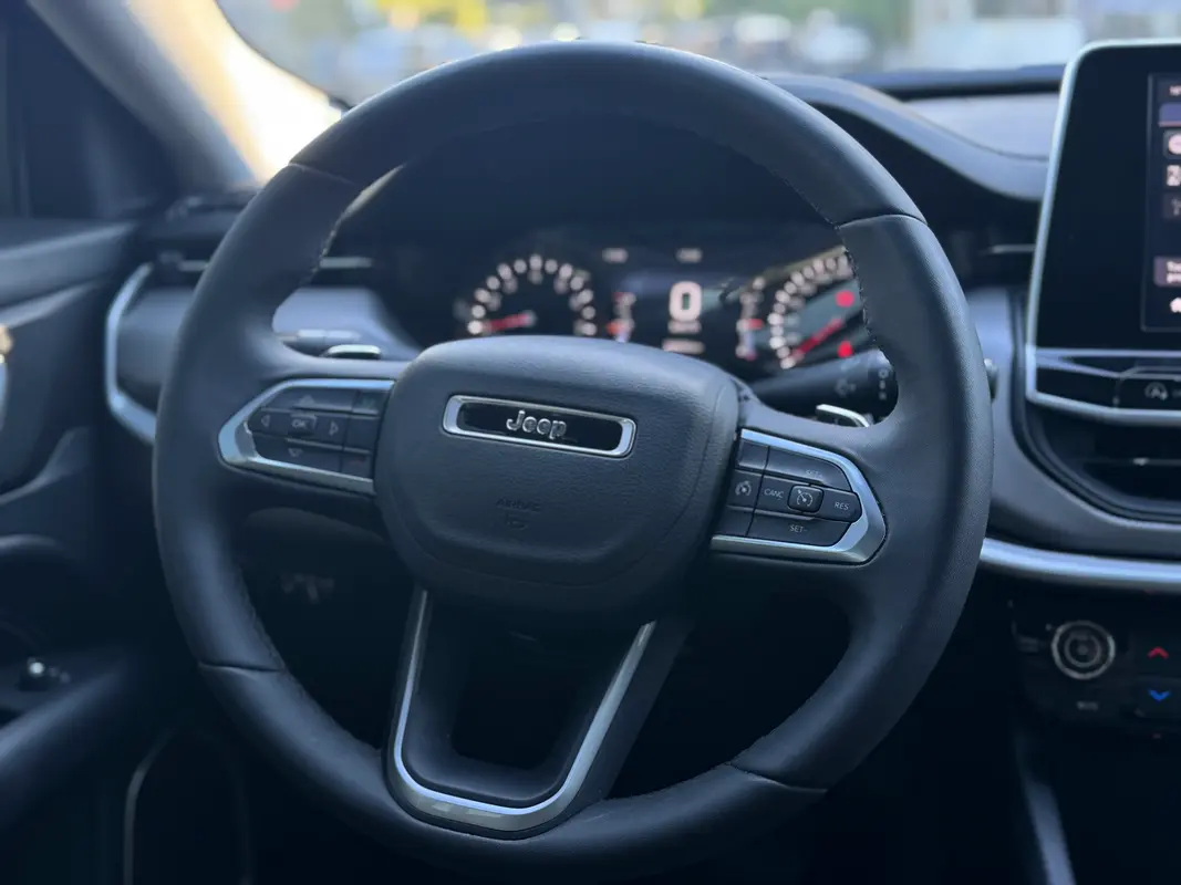 Mira esta publicación de Jeep Compass 2024 en Motordil