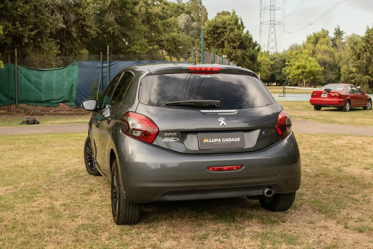 Mira esta publicación de Peugeot 208 2018 en Motordil