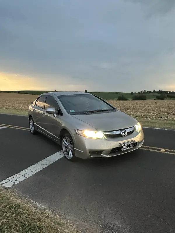 Mira esta publicación de Honda Civic 2011 en Motordil