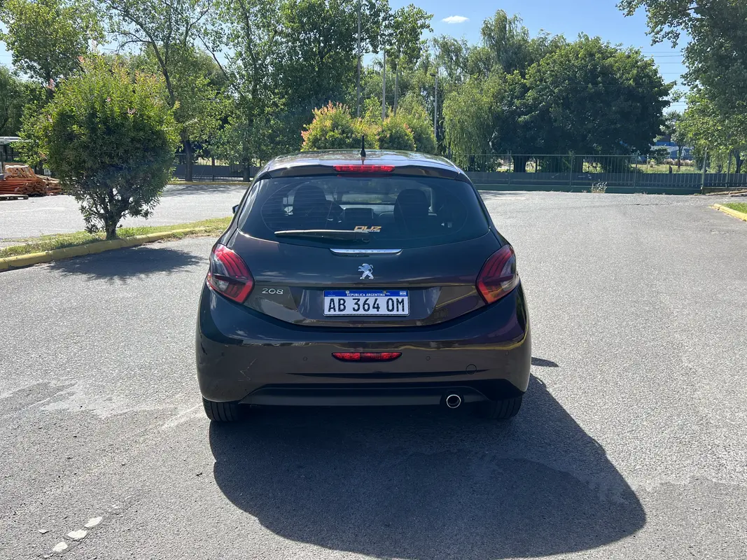 Mira esta publicación de Peugeot 208 2017 en Motordil