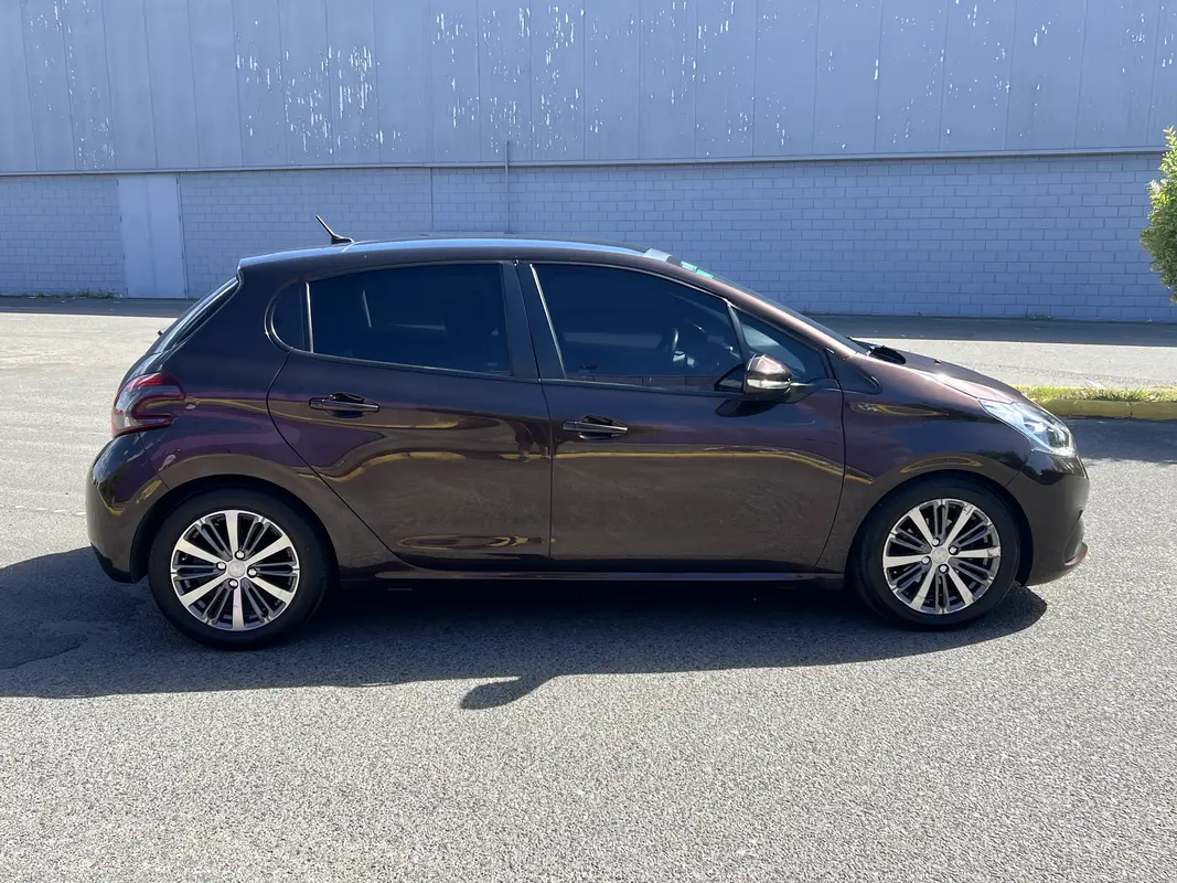 Mira esta publicación de Peugeot 208 2017 en Motordil