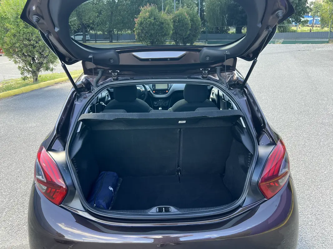 Mira esta publicación de Peugeot 208 2017 en Motordil