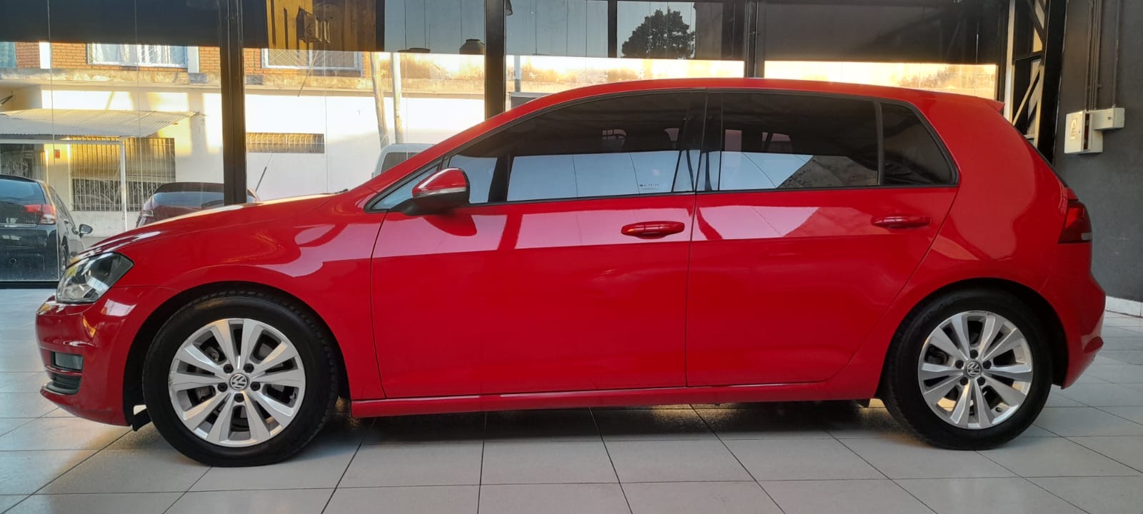 Mira esta publicación de Volkswagen Golf 2016 en Motordil