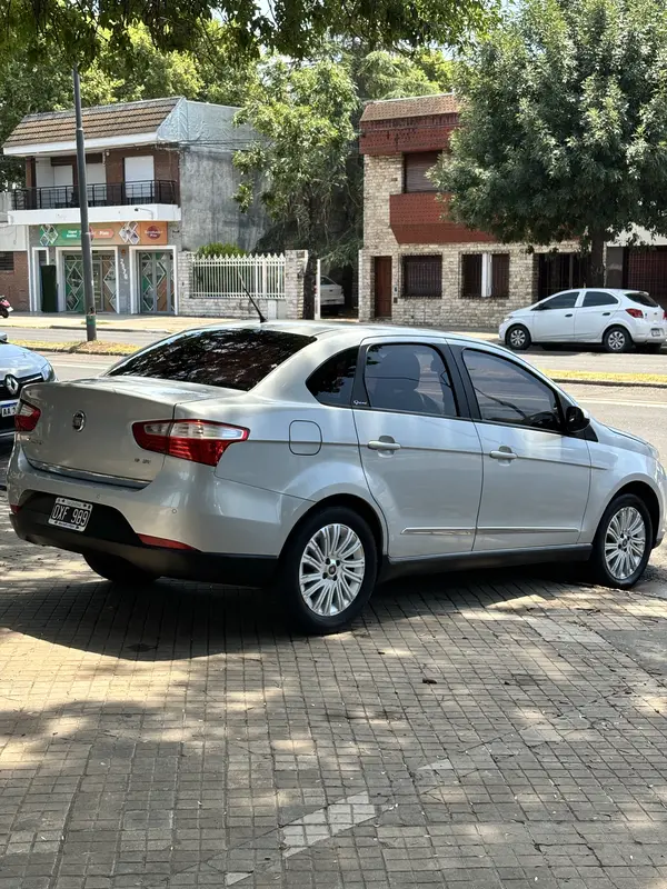 Mira esta publicación de Fiat Grand Siena 2015 en Motordil