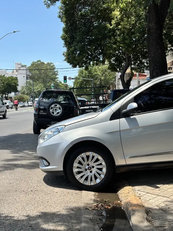 Mira esta publicación de Fiat Grand Siena 2015 en Motordil