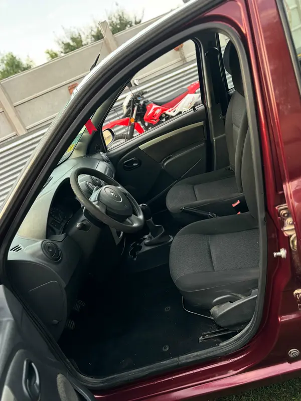 Mira esta publicación de Renault Logan 2007 en Motordil