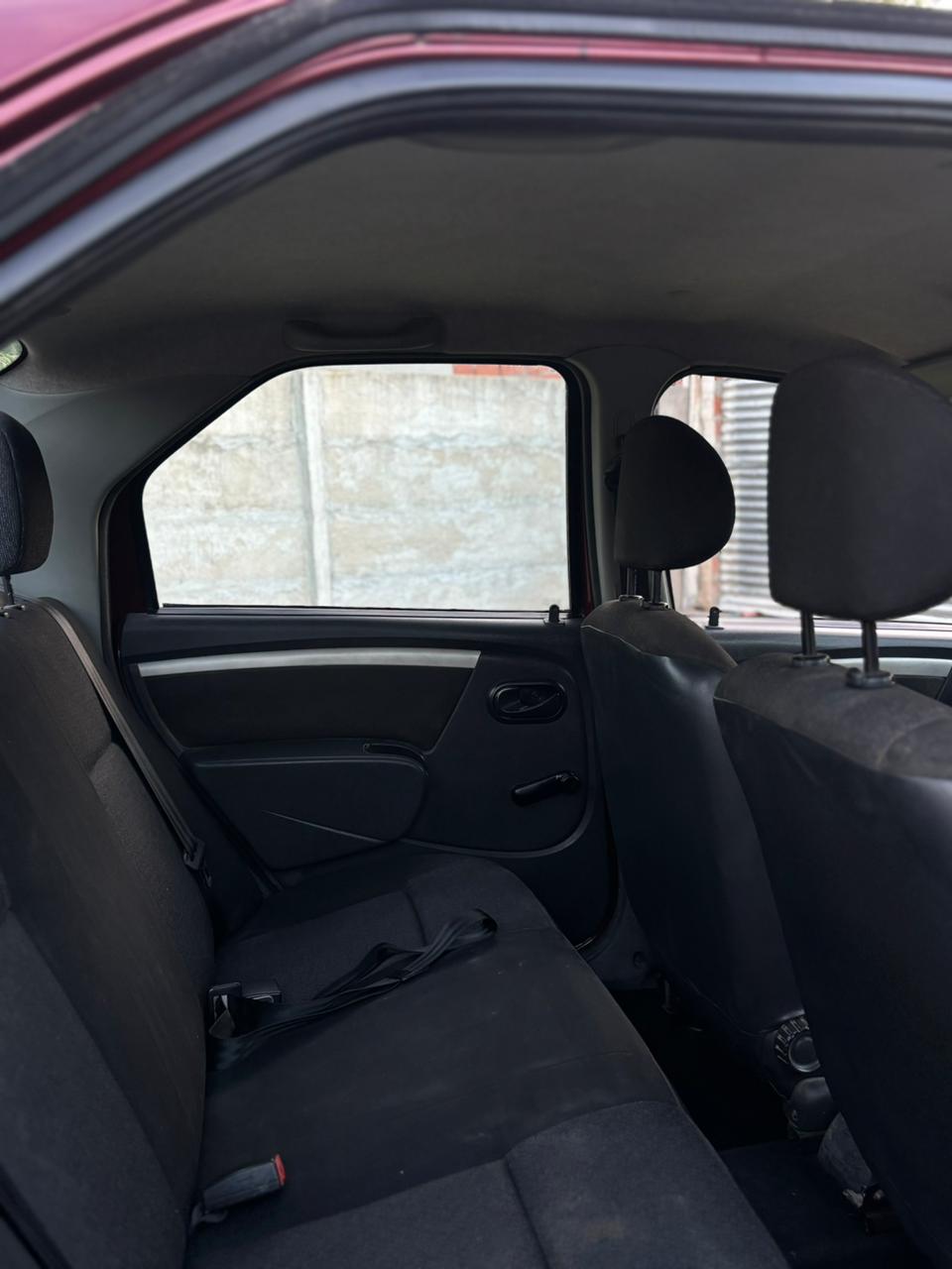 Mira esta publicación de Renault Logan 2007 en Motordil