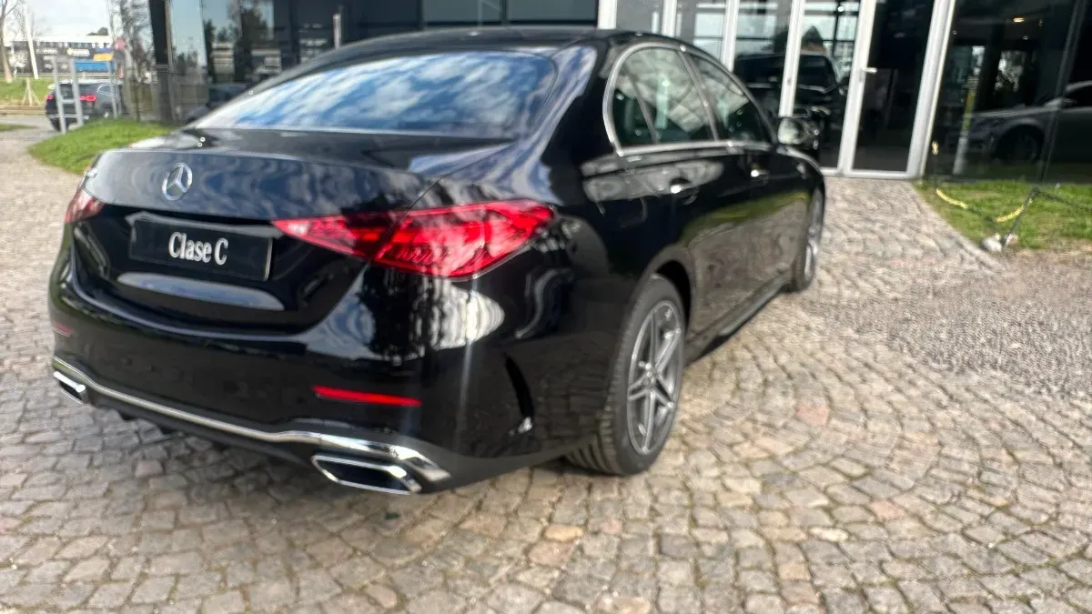 Mira esta publicación de Mercedes Benz Clase C 2025 en Motordil