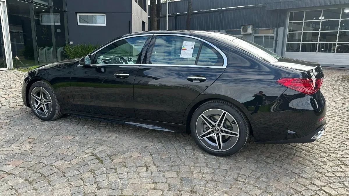 Mira esta publicación de Mercedes Benz Clase C 2025 en Motordil
