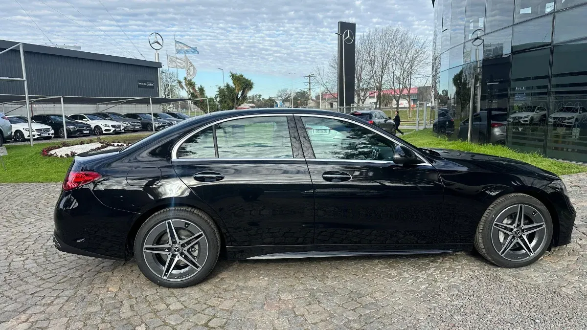 Mira esta publicación de Mercedes Benz Clase C 2025 en Motordil