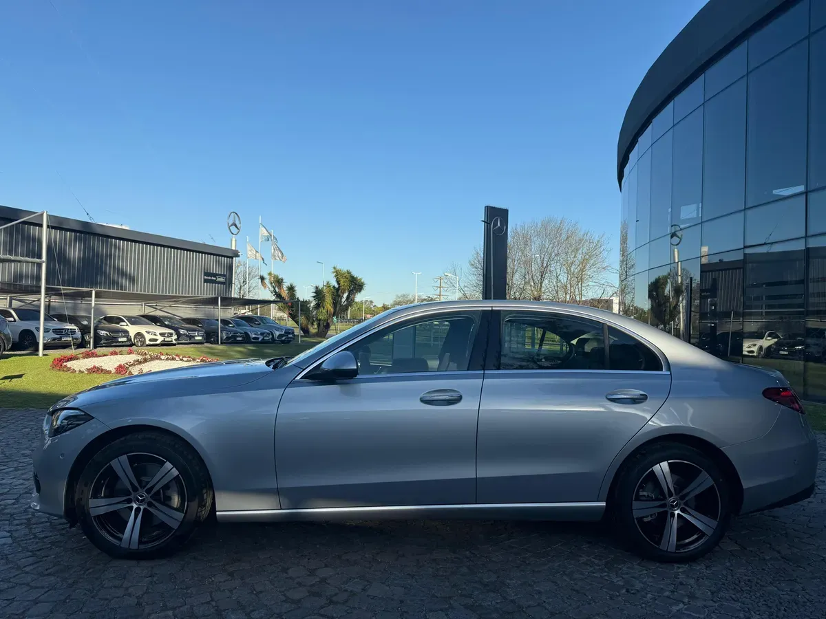 Mira esta publicación de Mercedes Benz Clase C 2025 en Motordil