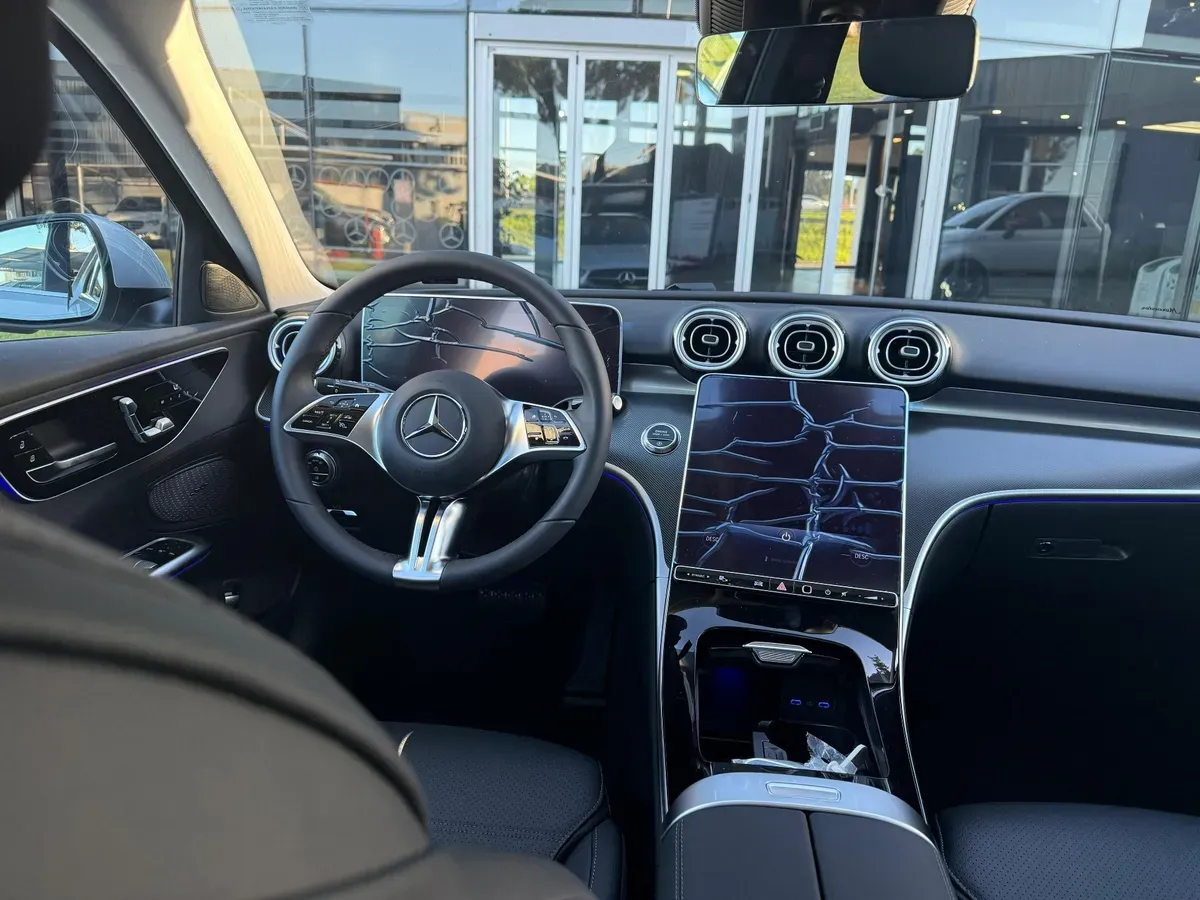 Mira esta publicación de Mercedes Benz Clase C 2025 en Motordil