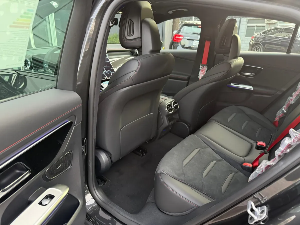 Mira esta publicación de Mercedes Benz GLC 2025 en Motordil