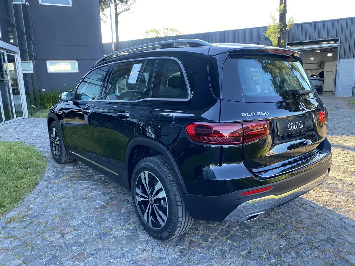 Mira esta publicación de Mercedes Benz GLB 2025 en Motordil