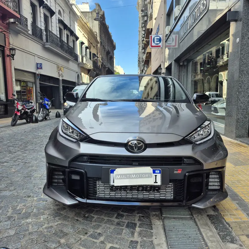 Mira esta publicación de Toyota Yaris 2025 en Motordil