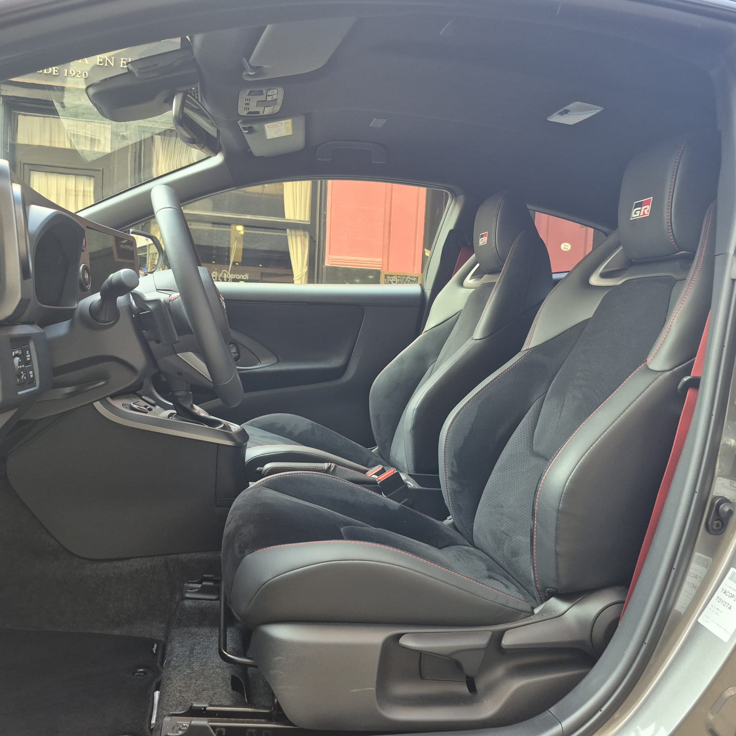 Mira esta publicación de Toyota Yaris 2025 en Motordil