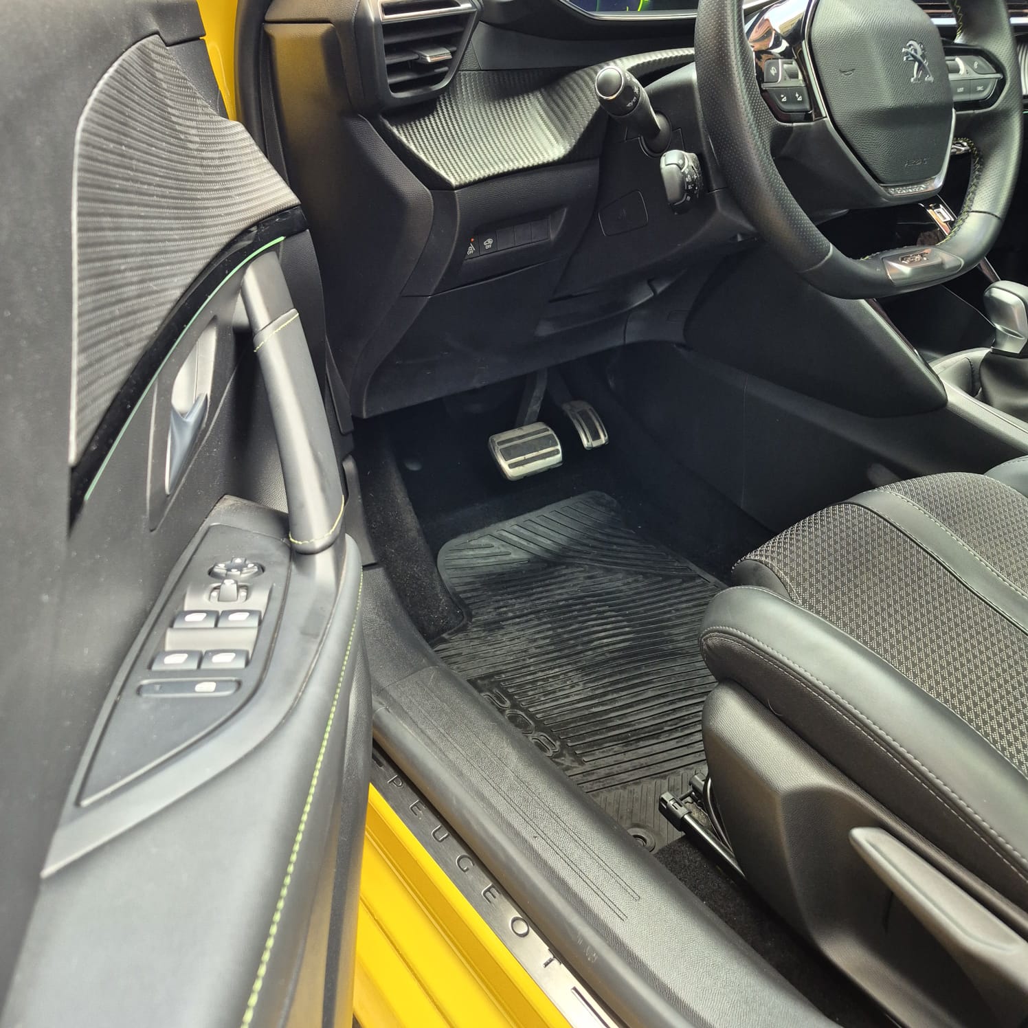 Mira esta publicación de Peugeot 208 2021 en Motordil