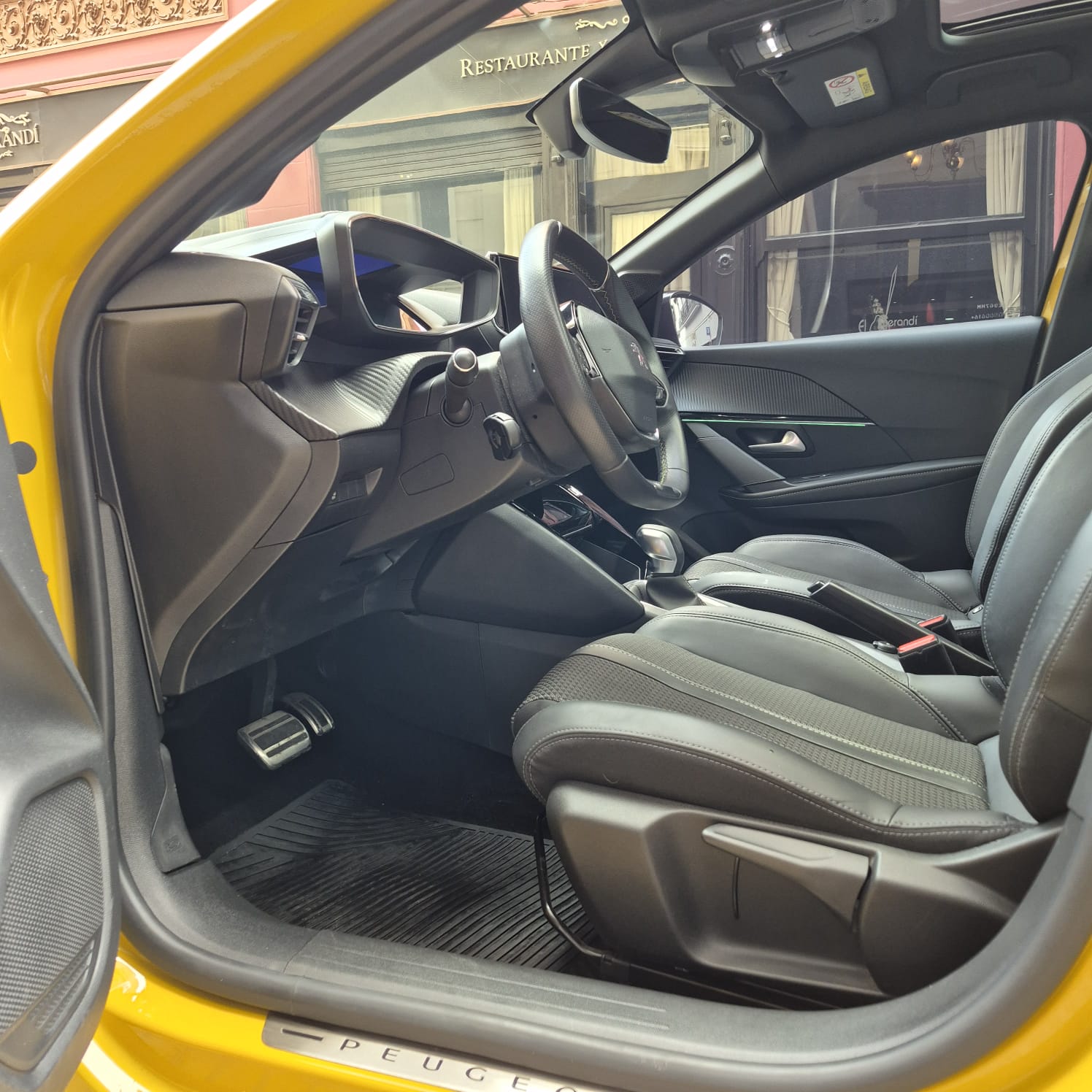 Mira esta publicación de Peugeot 208 2021 en Motordil