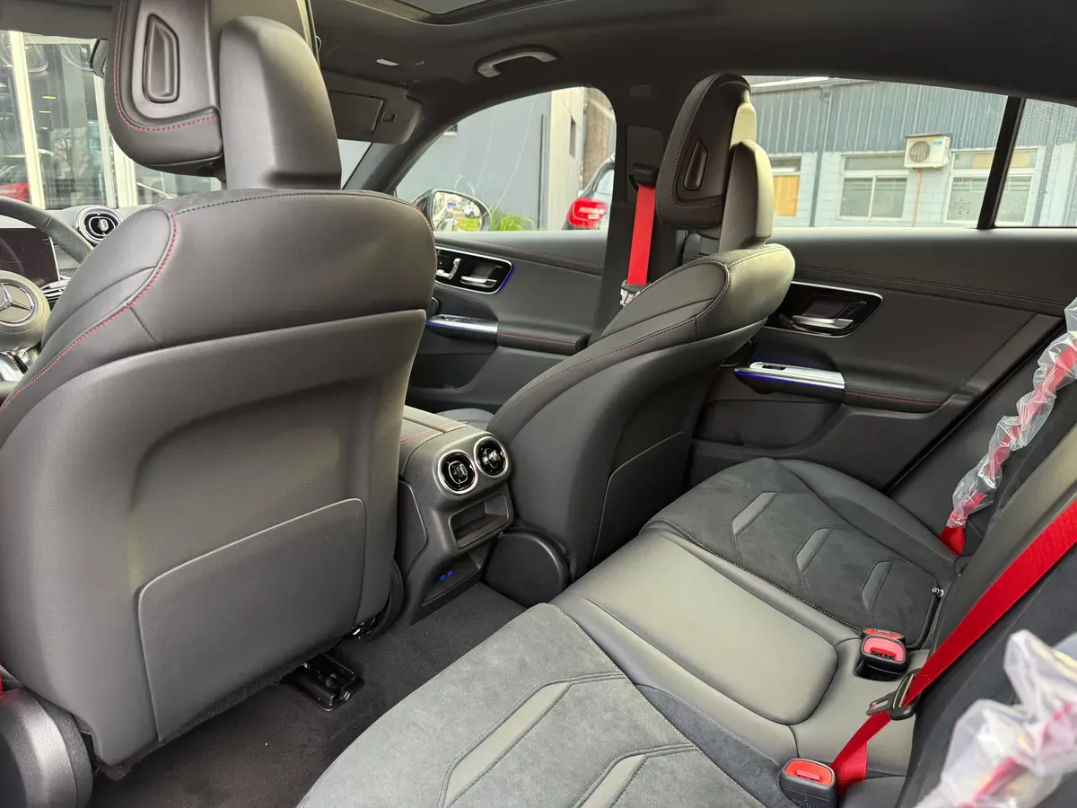 Mira esta publicación de Mercedes Benz GLC 2025 en Motordil