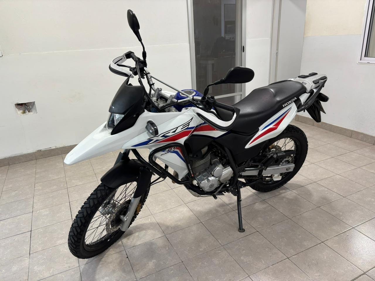 Mira esta publicación de Honda XRE 300 Rally 2018 en Motordil