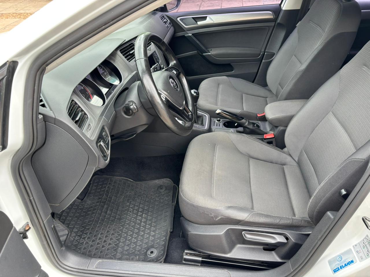 Mira esta publicación de Volkswagen Golf 2017 en Motordil