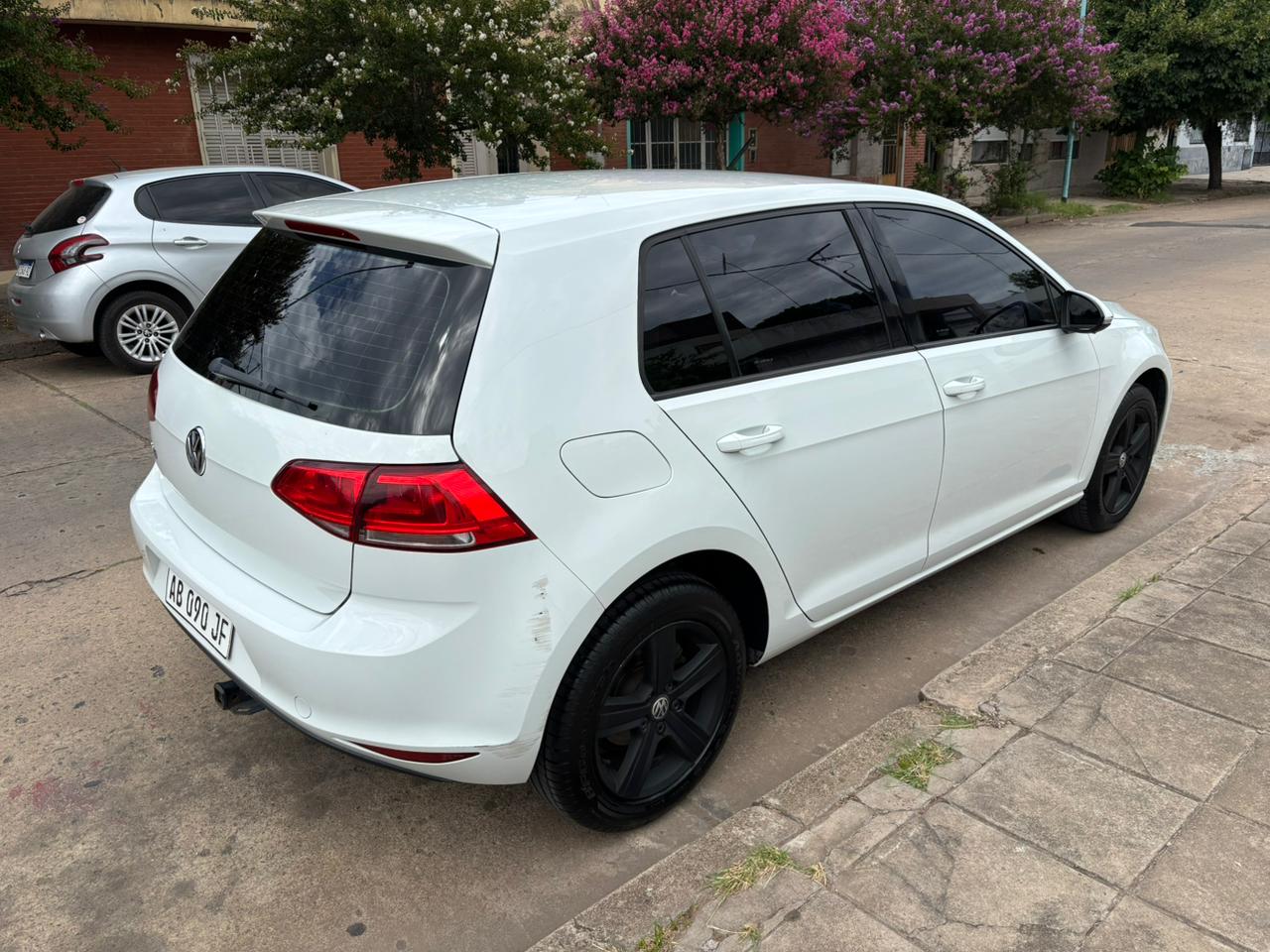 Mira esta publicación de Volkswagen Golf 2017 en Motordil