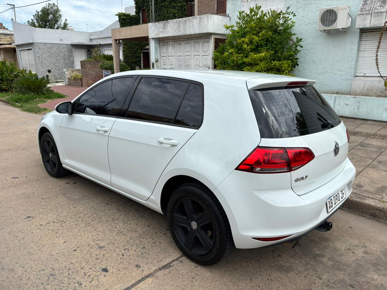 Mira esta publicación de Volkswagen Golf 2017 en Motordil