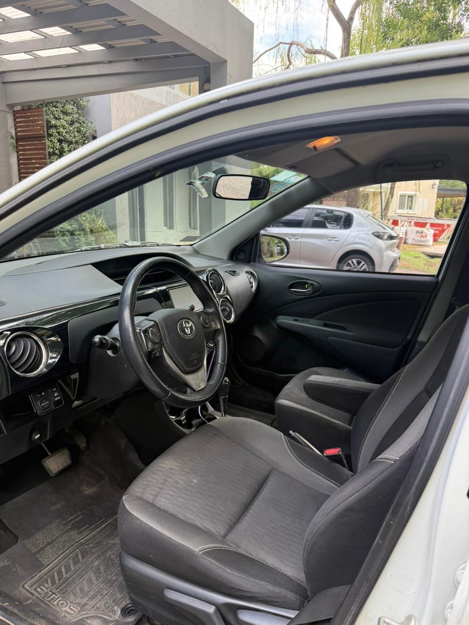 Mira esta publicación de Toyota Etios 2017 en Motordil