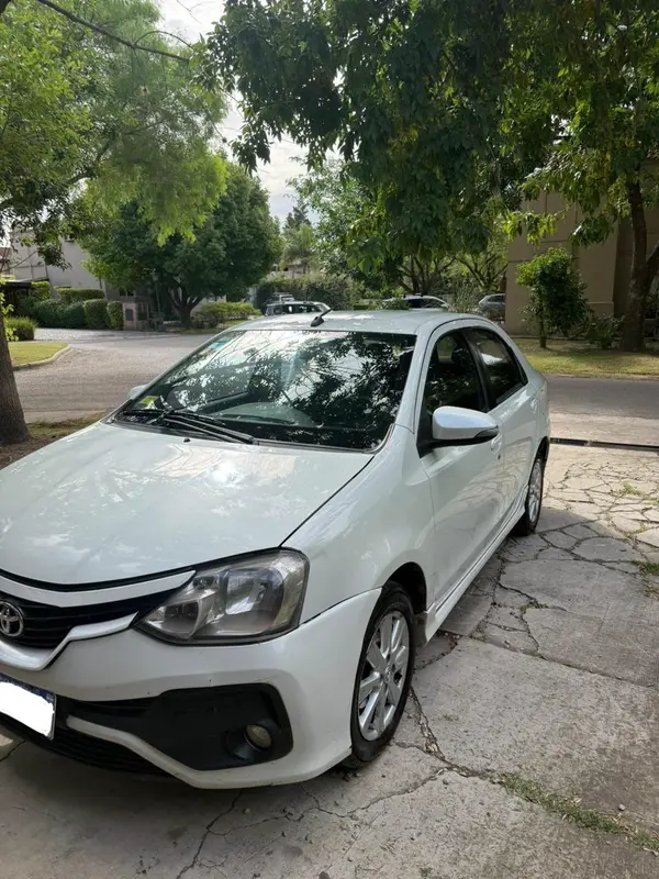 Mira esta publicación de Toyota Etios 2017 en Motordil