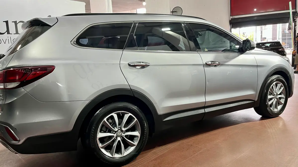 Mira esta publicación de Hyundai Grand Santa Fe 2018 en Motordil